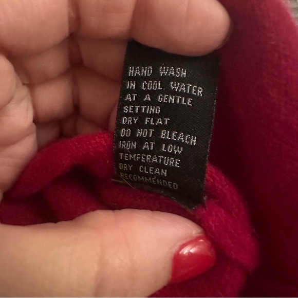 Cyrus Red Christmas Sweater Size M Medium - Picture 8 of 10